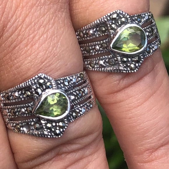 L25: set of 2 unique pear shape E/W set peridot rings w/ marcasite - solid 925 - Picture 14 of 14